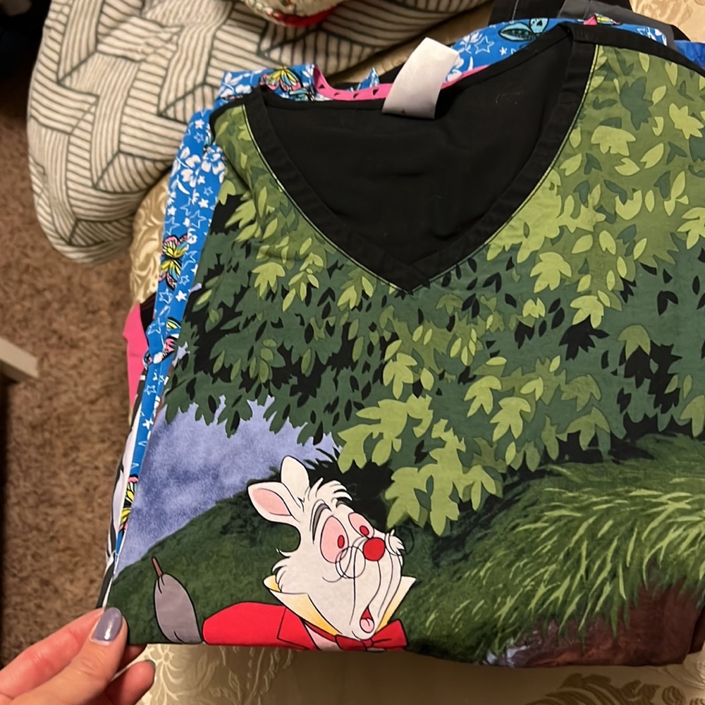 Scrub top - Picture 6 of 16